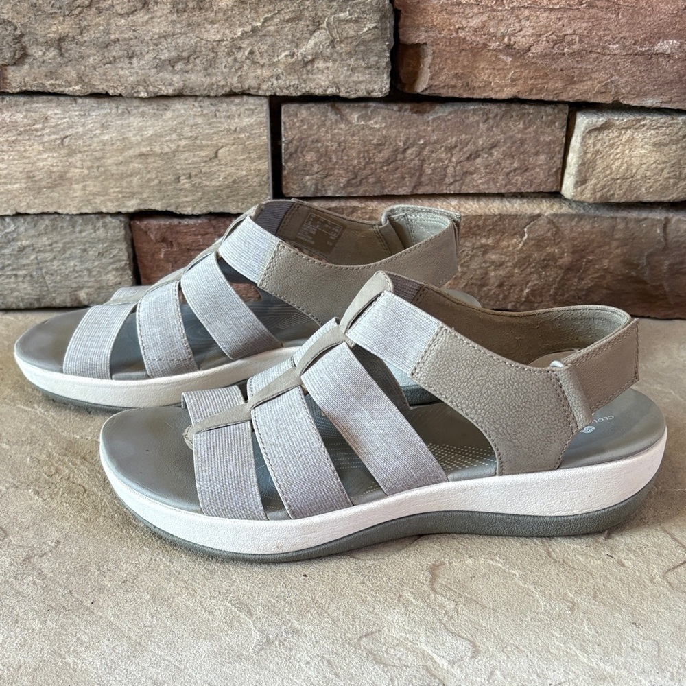 Clarks Cloudsteppers size 8.5 grey slip on cushioned sandals